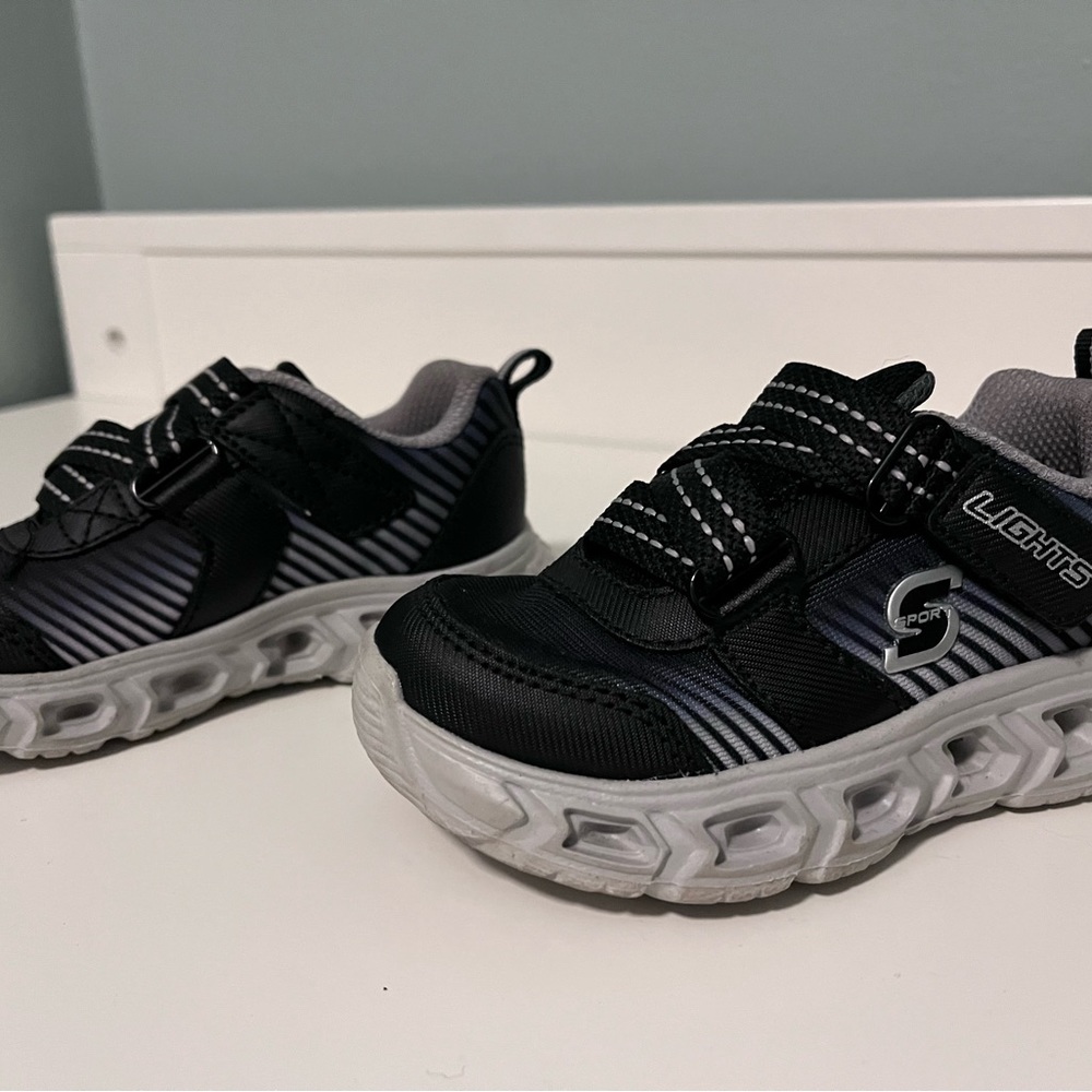 Skechers sport light up toddler shoe size 8